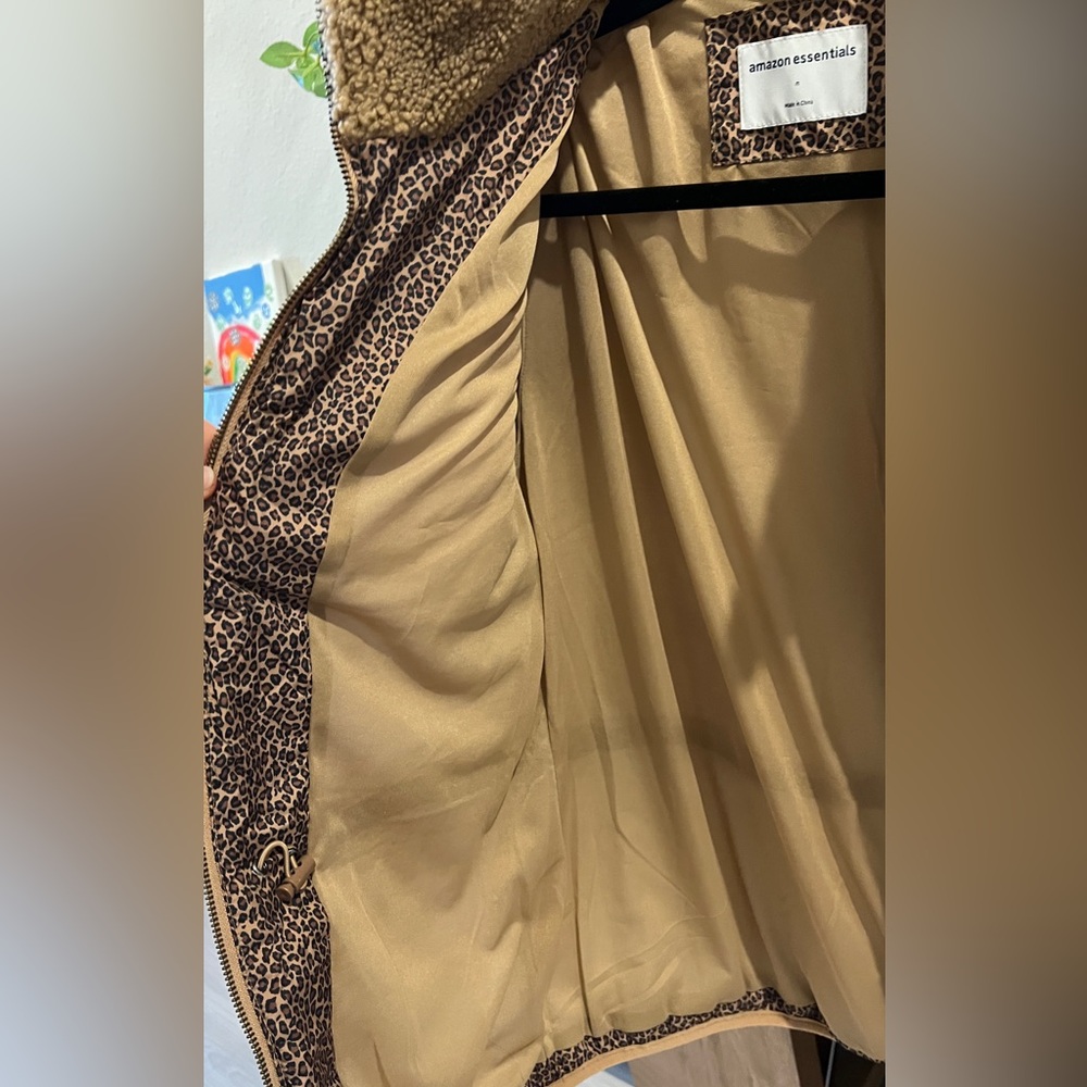 Amazon Essentials Leopard Print Jacket with Tan S… - image 3